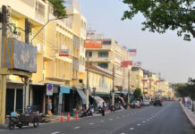 Beige or Nothing: Old Town Buildings Must Be Same Color, Gov’t Says A row of shophouses on Atsagang Road on April 30. Photo: Metropolitan Electricity Authority