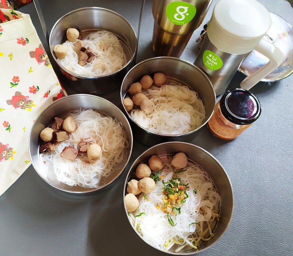 Guay tiew noodles in a tiffin carrier instead of plastic bags. Photo: Mommam Mam / Facebook