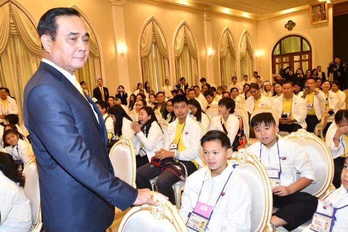 Junta chairman Prayuth Chan-ocha speaks to a group of Thai-American children at Government House on July 3, 2019.