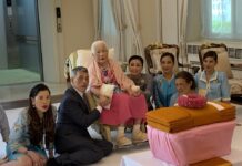 Palace Releases Photos of Queen Sirikit on 87th Birthday