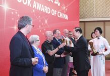 15 Foreigners Awarded for Introducing China to the World