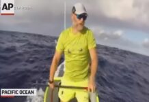 Spanish Man Paddles His Way From California to Hawaii