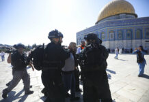 Muslims Clash With Israeli Police at Jerusalem Holy Site Israeli police arrests a Palestinian worshipper at al-Aqsa mosque compound in Jerusalem, Sunday, Aug 11, 2019. Photo: Mahmoud Illean / AP