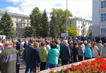 5 Russian Nuclear Engineers Buried After Rocket Explosion In this grab taken from a footage provided by the Russian State Atomic Energy Corporation ROSATOM press service, people gather for the funerals of five Russian nuclear engineers killed by a rocket explosion in Sarov, the closed city, located 370 kilometers (230 miles) east of Moscow, Monday, Aug. 12, 2019. Thousands of people have attended the burial of five Russian nuclear engineers killed by an explosion during tests of a new rocket. The engineers, who died on Thursday, were laid to rest Monday in the city of Sarov that hosts Russia’s main nuclear weapons research center. Photo: Russian State Atomic Energy Corporation ROSATOM via AP