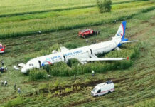 Russian Pilot Safely Lands Jetliner Disabled by Bird Strike In this video grab provided by the RU-RTR Russian television, a Russian Ural Airlines' A321 plane is seen after an emergency landing in a cornfield near Ramenskoye, outside Moscow, Russia, Thursday, Aug. 15, 2019. The Russian pilot was being hailed as a hero Thursday for safely landing his passenger jet in a corn field after it collided with a flock of gulls seconds after takeoff, causing both engines to malfunction. Photo: RU-RTR Russian Television via AP
