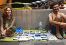 2 in 5 Thais Accept Begpackers, Survey Says A pair of begpackers selling travel photos by the BTS Mo Chit stairs on Jan. 16, 2016. Photo: Pornthip Chaithanapat / Facebook