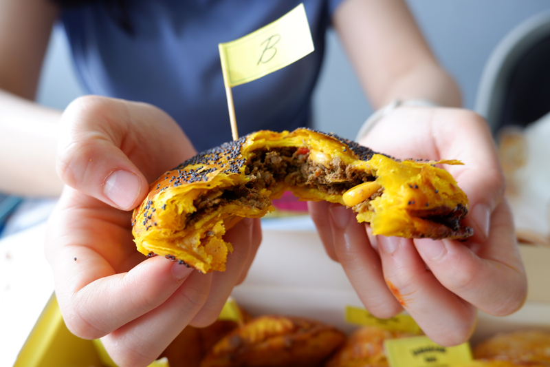 A large beef pie (100 baht).