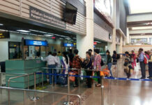 15-Day Visa Exemption Proposed for Chinese and Indian Tourists File photo of passengers queuing up at Don Muang Airport immigration. Photo: Matichon