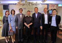 Thai Ambassador to Singapore Joinly Celebrated the Launch of Benja Chicken in Singapore