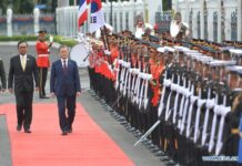 Thailand, South Korea Sign Cooperation Agreements, MOUs South Korean President Moon Jae-in, second from left, reviews the guard of honor during a welcoming ceremony held by Thai Prime Minister Prayuth Chan-ocha in Bangkok Sept. 2, 2019. Photo: Rachen Sageamsak / Xinhua