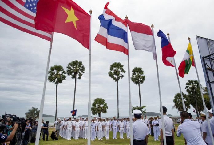 Officers of the U.S. Navy and maritime forces of Association of Southeast Asian Nations (ASEAN) participate in the inauguration ceremony of ASEAN-U.S. Maritime Exercise in Sattahip, Thailand, Monday, Sep. 2, 2019. Photo: Gemunu Amarasinghe / AP