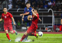 Thailand 0-0 Vietnam, Malaysia Beats Indonesia in Heated World Cup Qualifiers Vietnam's Do Hung Dung, left, Thailand's Phitiwat Sukjitthammakul, center, and Vietnam's Do Duy Manh, right, fights for the ball during their World Cup Group G qualifying soccer match at Thammasat University stadium in Pathum Thani province, Thailand, Thursday, Sept. 5, 2019. Photo: Jirawat Srikong / AP