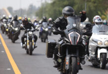 Transport Min. Plans to Ban ‘Big Bike’ from Weaving Between Cars A file photo of motorcycle convoy.