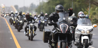 Transport Min. Plans to Ban ‘Big Bike’ from Weaving Between Cars A file photo of motorcycle convoy.
