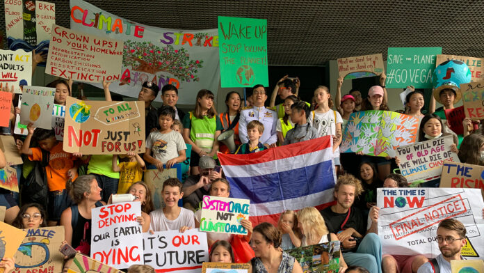 Youth strikers holding placards in front of the Ministry of Natural Resources and Environment on Sept. 20.
