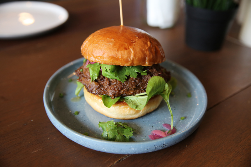 Palo Pulled Pork Burger (280 baht).