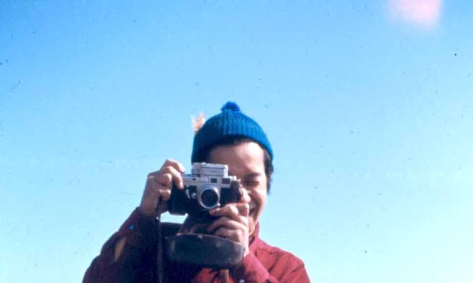 Anussorn Thavisin takes a photo near the Black Sea coast in Turkey in 1970. Photo: David Shaw / Courtesy