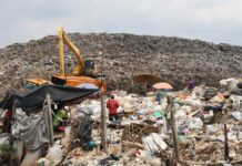 Big Retailers Pledge to Drop Plastic Bags by 2020 A file photo of a landfill in Nakhon Ratchasima.