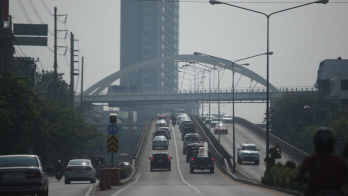 Bang Phlat Intersection enshrouded in PM 2.5 smog on Sept. 30, 2019. Bang Phlat Intersection enshrouded in PM 2.5 smog on Sept. 30, 2019.