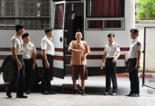 Five Redshirts Acquitted of M79 Bomb Attacks Narongsak Plaiaram at the Criminal Court on Sept. 5.