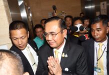 Gov’t Won’t Clarify Prayuth’s Botched Oath, Says It’s a Royal Matter