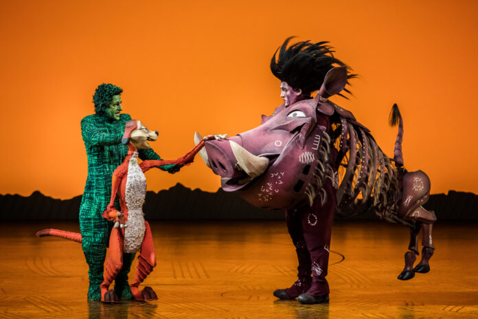 Timon (Nick Mercer) and Pumbaa (Pierre van Heerden) at The Lion King’s Bangkok run in September 2019.