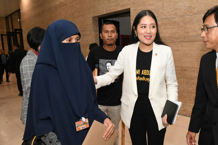 Sumaiya Minka, left, with Future Forward Party MP Pannika Wanich on Sept. 4, 2019 at Parliament. Sumaiya Minka, left, with Future Forward Party MP Pannika Wanich on Sept. 4, 2019 at Parliament.