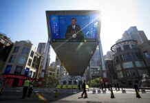 US Companies Walk Fine Line When Doing Business With China
