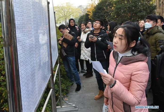Examinees check exam information before taking the National Civil Servant Exam at Nanjing Forestry University in Nanjing, east China's Jiangsu Province, Dec. 10, 2017. (Xinhua/Sun Can)