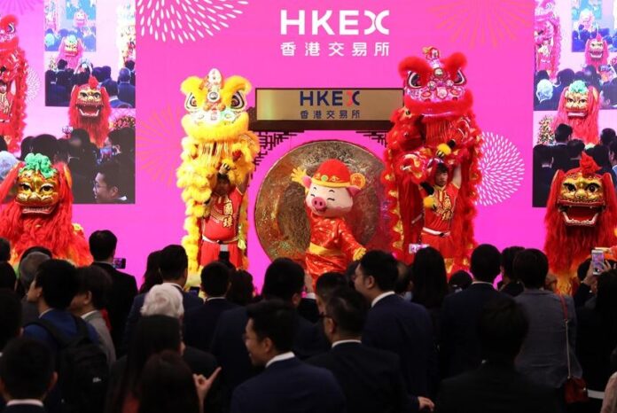 A ceremony is held by the Hong Kong Exchanges and Clearing Limited (HKEX) to welcome the first trading day in the Chinese lunar new year in Hong Kong, south China, Feb. 8, 2019. (Xinhua/Wu Xiaochu)