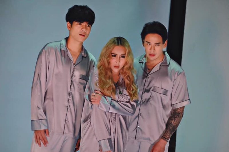 Wantanee Tippaveth, center, with Pharunyoo “Tack” Rojanawuthitham, right, in a photoshoot.