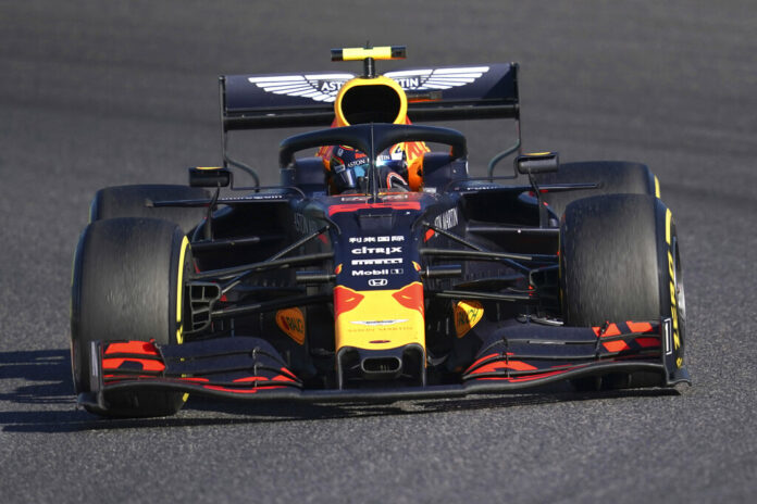 Red Bull driver Alexander Albon of Thailand steers his car during the Japanese Formula One Grand Prix at Suzuka Circuit in Suzuka, central Japan, Sunday, Oct. 13, 2019. Photo: Toru Hanai / AP