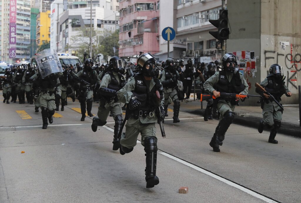 Police arrive to chase away protestors in Hong Kong, Sunday, Oct. 20, 2019. Hong Kong protesters again flooded streets on Sunday, ignoring a police ban on the rally and setting up barricades amid tear gas and firebombs. Photo: Kin Cheung / AP