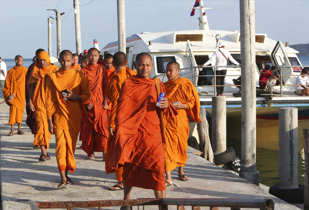 Buddhist monks visit a pier of Koh Rong island where British backpacker Amelia Bambridge went missing off southwestern Cambodia, Wednesday, Oct. 30, 2019. Photo: Heng Sinith / AP