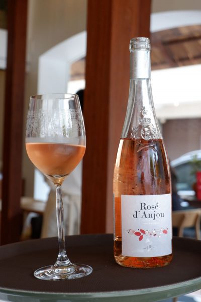Rosé d’Anjou (165 baht per glass).