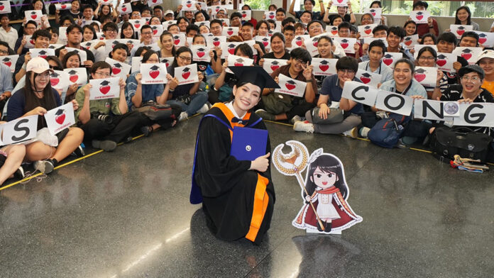BNK48 singer Cherprang Areekul, who holds a degree in chemistry, surrounded by her fans during her graduation day from Mahidol University International College on Oct. 2, 2019. Photo: Cherprang BNK48 / Facebook