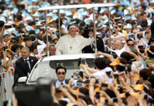 Pope’s Open-Air Mass Fully Booked for Thais, But Foreigners Can Still Apply Pope Francis is greeted by the faithful upon his arrival for a beatification Mass in Seoul, South Korea, on Aug. 16, 2014. Photo: Associated Press