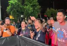 Hundreds Besiege Police Dept. to Seek Road Rage Man Who ‘Insults Thailand’