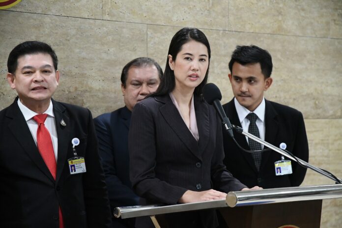 Phalang Pracharath MP Parina Kraikup speaks to reporters on Nov. 22, 2019.