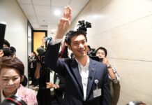 Thanathorn Tells Party to Fight on Regardless of Verdict