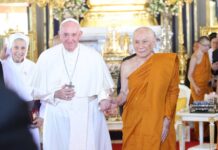 Thai Religious Leaders and Government Join in Mourning Pope Francis