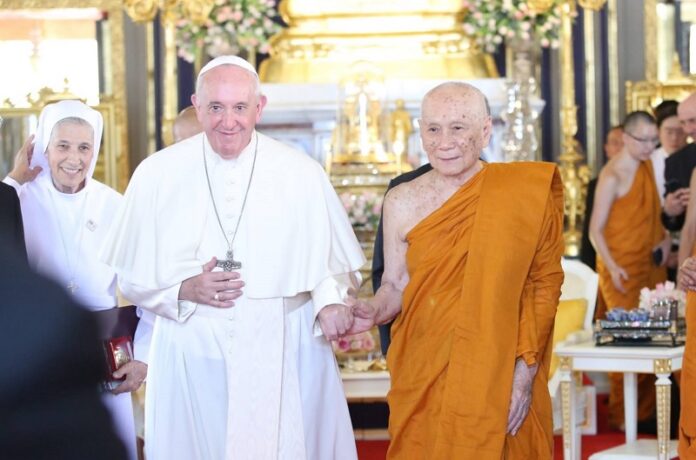 Pope Francis and Supreme Patriarch Ariyavongsagatanana together at Ratchabophit Temple in Bangkok