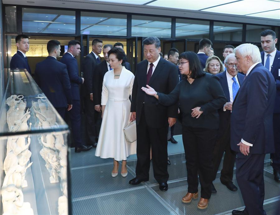 Chinese President Xi Jinping and his wife Peng Liyuan visit the Acropolis Museum accompanied by Greek President Prokopis Pavlopoulos and his wife Vlassia Pavlopoulou-Peltsemi in Athens, Greece, Nov. 12, 2019. Photo: Ding Lin / Xinhua