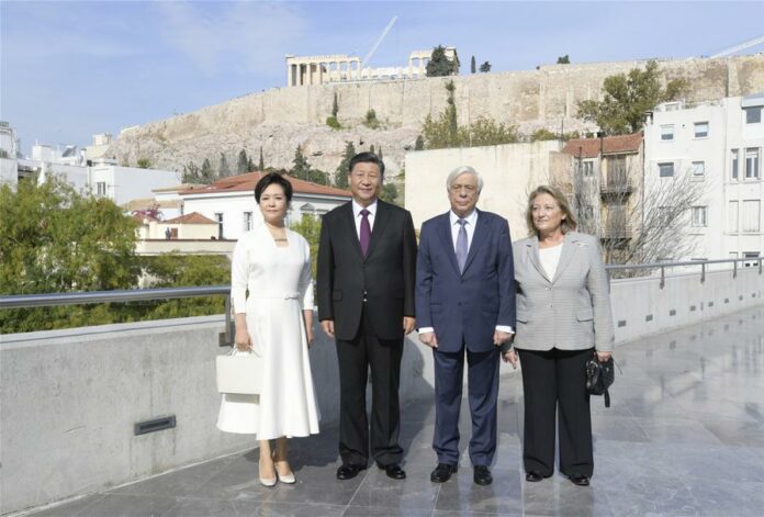 Chinese President Xi Jinping and his wife Peng Liyuan visit the Acropolis Museum accompanied by Greek President Prokopis Pavlopoulos and his wife Vlassia Pavlopoulou-Peltsemi in Athens, Greece, Nov. 12, 2019. Photo: Li Xueren / Xinhua