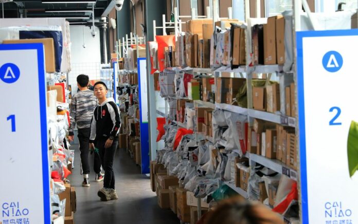 Students of Shanghai Jiaotong University are looking for their deliveries at a self pick-up station on Nov. 13, 2019. (Xinhua/Fang Zhe)