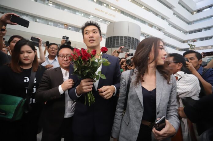Future Forward leader Thanathorn Juangroongruangkit in front of the Constitutional Court on Nov. 20, 2019.