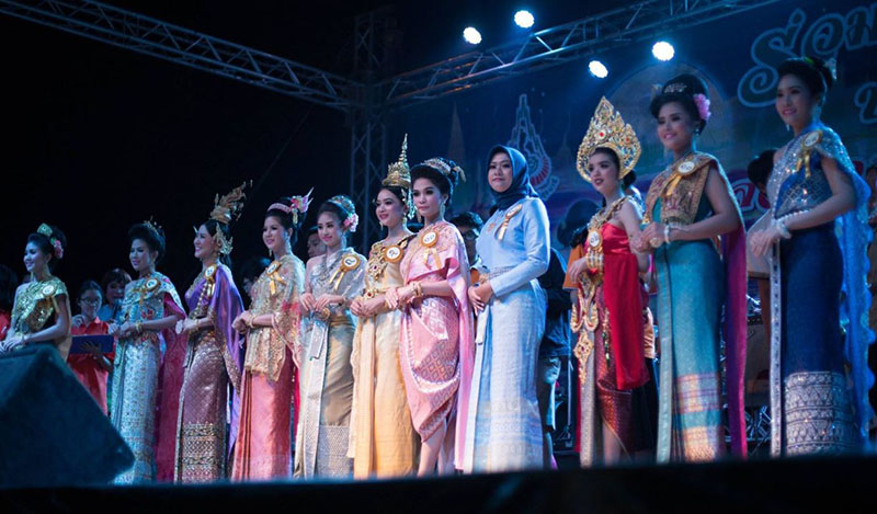 “Nang Noppamas” contestants at the 2018 Loy Krathong festival at Suranaree University of Technology. Photo: Suranaree University of Technology