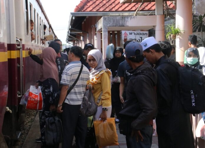 Train commuters in Yala province on Nov. 27, 2019.