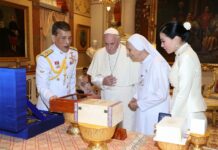 King, Queen Receive Pope at Palace