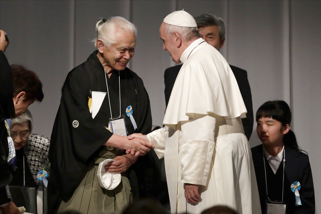 Pope Francis, right, meets with Haratsugu Yamaura, one of the victims of the March 11, 2011 Fukushima nuclear plant disaster in northern Japan Monday, Nov. 25, 2019, in Tokyo, Japan. Photo: Jae Hong / AP